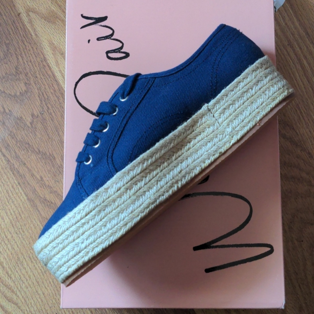 Shoes - Picture 2 of 4